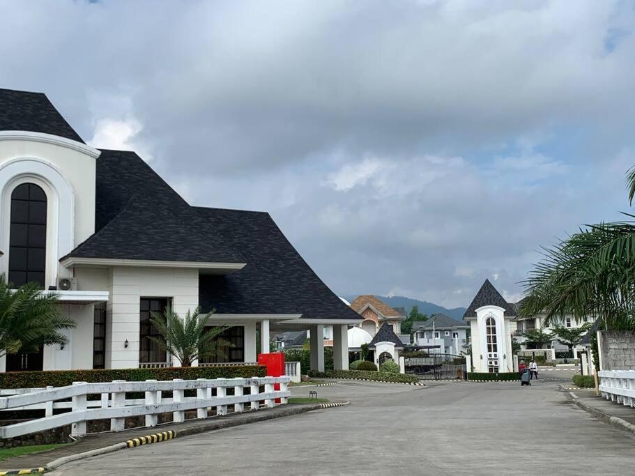 Cozy Home At A Private Subdivision Abucay Exterior foto
